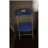 Image 1 : 12 BLUE PLASTIC COMMERCIAL FOLDING CHAIRS
