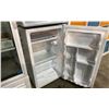 Image 5 : WHITE MASTER CHEF BAR REFRIGERATOR *BROKEN FREEZER COVER * & PANASONIC WHITE MICROWAVE