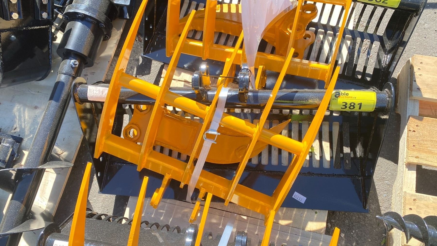 MIVA MINI EXCAVATOR 800MM SAND BUCKET, RIPPER & RAKE ATTACHMENTS