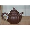 Image 3 : YIXING TEAPOT, PUMPKIN SHAPE, RED ZISHA CLAY (3 1/2" X 4 1/2" X 3")