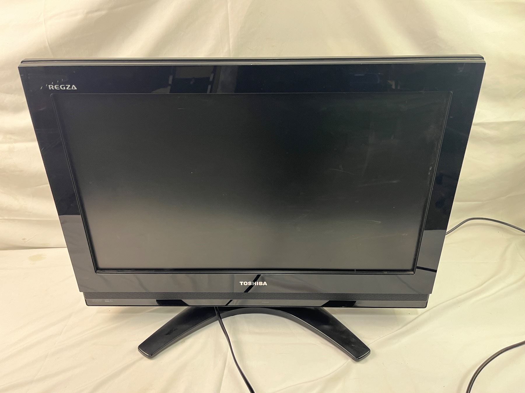 Toshiba 26" Television Receiver - Sunrise Estate Services Ltd