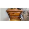 Image 9 : PINE NIGHT STAND