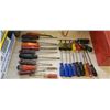 Image 1 : BOX OF SCREW DRIVERS