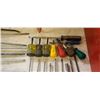 Image 6 : BOX OF SCREW DRIVERS