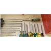 Image 5 : BOX WITH SCREW DRIVERS