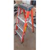 Image 3 : 4' FIBERGLASS STEP LADDER