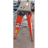 Image 4 : 4' FIBERGLASS STEP LADDER