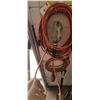 Image 6 : TWO TROUBLE LIGHTS AND AN EXTENSION CORD