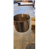 Image 4 : 3 COOKING POTS AND MISC