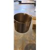 Image 5 : 3 COOKING POTS AND MISC