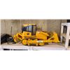 Image 3 : 36 INCH PLASTIC JD 850J  REMOTE CONTROLLED DOZER C/W CHARGER, REMOTE CONTROL, BATTERY MISSING