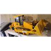 Image 5 : 36 INCH PLASTIC JD 850J  REMOTE CONTROLLED DOZER C/W CHARGER, REMOTE CONTROL, BATTERY MISSING