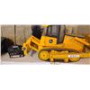 Image 8 : 36 INCH PLASTIC JD 850J  REMOTE CONTROLLED DOZER C/W CHARGER, REMOTE CONTROL, BATTERY MISSING