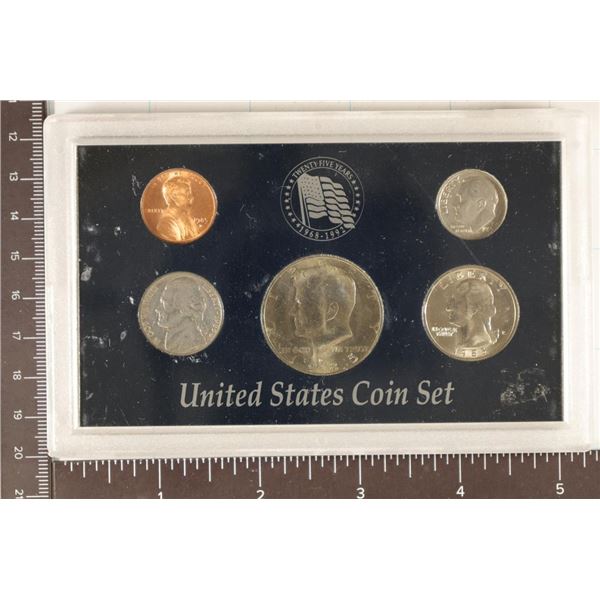 1985 US YEAR SET IN PLASTIC CASE, NO BOX