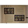 Image 2 : 1985 US MINT SET (UNC) P/D ON LARGE INFO CARD