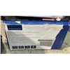 Image 9 : Group lot - Microwave / Air conditioner / double burner hot plate / Kettles / Heated throw