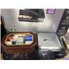 Image 3 : Group lot - Walkman / Old Phone / Poker set / Scanner / VHS player / Stereo amp / Lamp / Briefcase