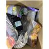 Image 2 : Box lot - Set dec - knitting kits / fake leaves / etc.