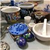 Image 3 : Group of assorted items - includes vases / bowls / Chinese decor etc