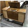 Image 1 : Grundig-Fleetwood - SO-121 Radio Grundig Radio/record player - approx 47 1/2" W x 16" L x 31" H