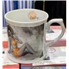 Image 4 : Table lot - Various sized tin containers + Coffee mugs - Table not included