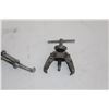 Image 4 : (3) Gear Pullers - 4"