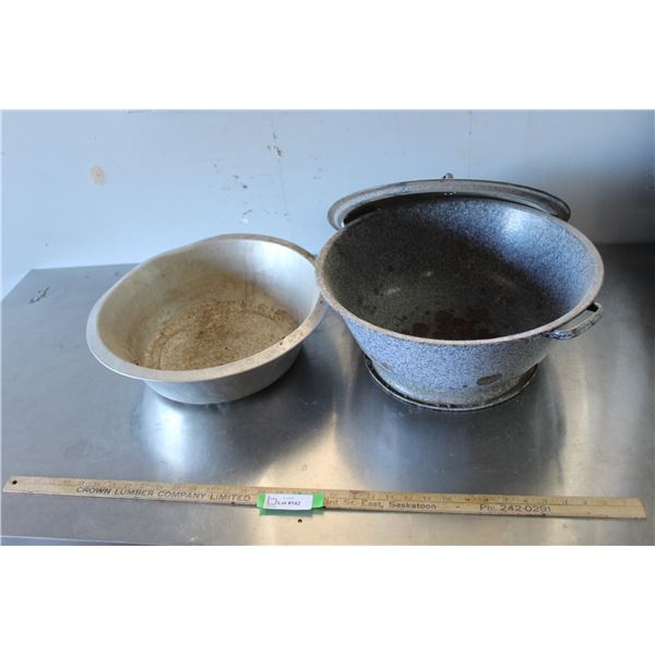 Enamel Bread Pan With Lid, Aluminum Basin