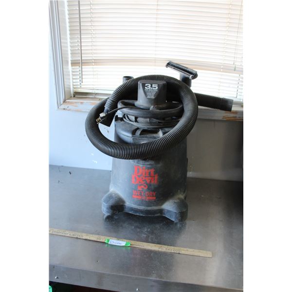 Dirt Devil Wet-Dry 3.5 HP Shop Vac With Hose & Attachments