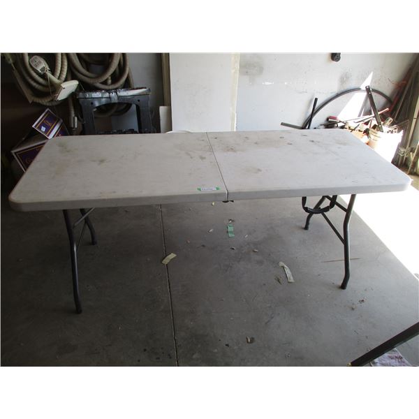 Folding Table - 2 1/2' x 6' - Suitcase Style
