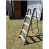 Image 1 : Aluminum Step Ladder - 4 1/2'