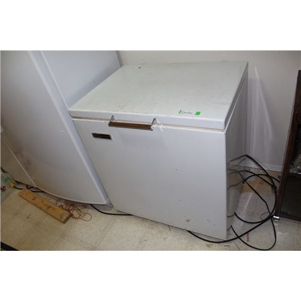 Vintage Gilson "Mini Frez" Chest Deep Freeze 33" wide x 26" Deep x 36" High