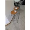 Image 2 : (2) 27" Stools