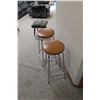Image 3 : (2) 27" Stools