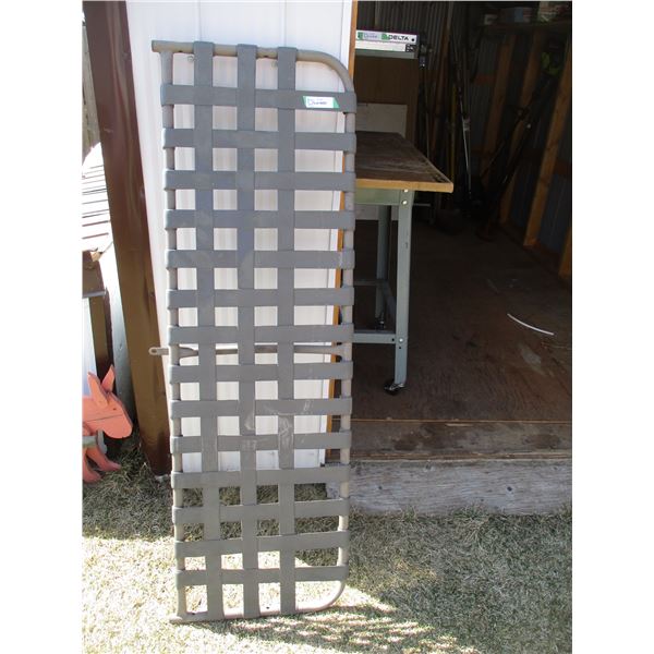 Webbed Stand - 18" x 59"