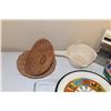 Image 2 : Grater, Tray, Baskets, Microwave Tray, Bird Ornament, Plastic Colander, Football Shaped Dishes