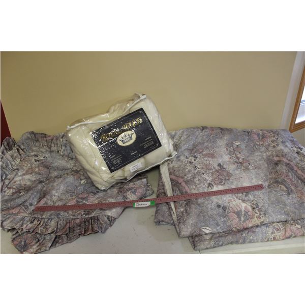 (2) Blankets, (2) Pillow Shams