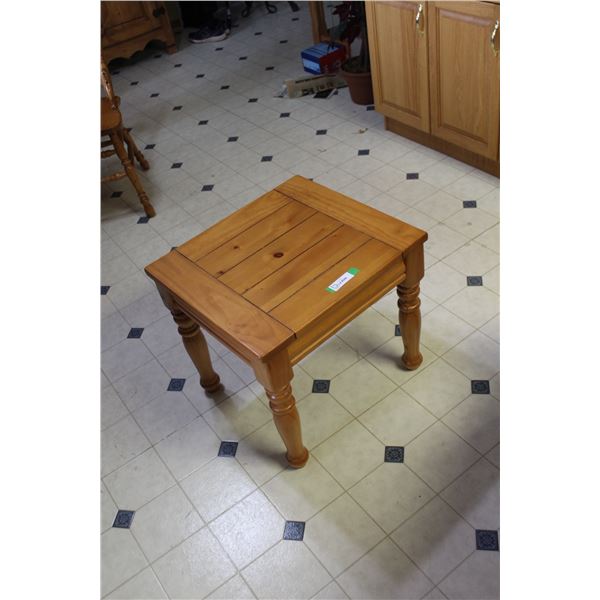 Wooden End Table - 22  x 20  x 20 