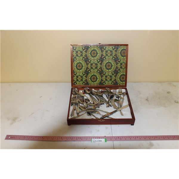 Wooden Silverware Chest, Cutlery