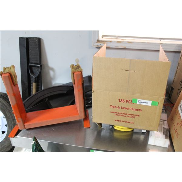 Trap & Skeet Targets, Stand