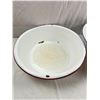 Image 3 : 2 Large Enamelled Bowls