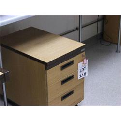 QTY OF OFFICE FURNITURE