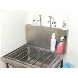 1 X 750 X 690 STAINLESS STEEL BUCKET SINK