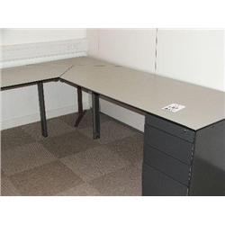 SIMILAR LOT WITH GREY 4 DRAWER FILLING CABINET