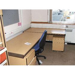 2 X  LIGHT OAK DESKS, 2 X 3 DRAWER PEDESTAL UNITS, 2 X TAMBOUR SUSPENSION FILE UNITS.