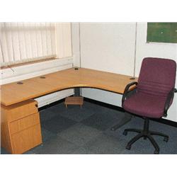 LIGHT OAK CANTILEVER DESK WITH RETURN, 1 X 3 DRAWER PEDESTAL UNIT, ROUND MEETING ROOM TABLE, 2 X TAM
