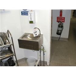STAINLESS STEEL KNEE OPERATED HAND WASH SINK