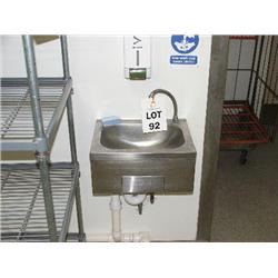 STAINLESS STEEL KNEE OPERATED HAND SINK