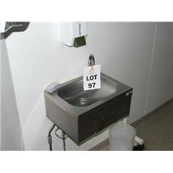 STAINLESS STEEL KNEE OPERATED HAND WASH SINK