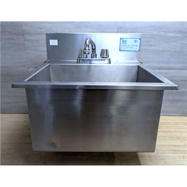 Metal-Tech 16" x 12" x 10" Tub Sink With Faucet