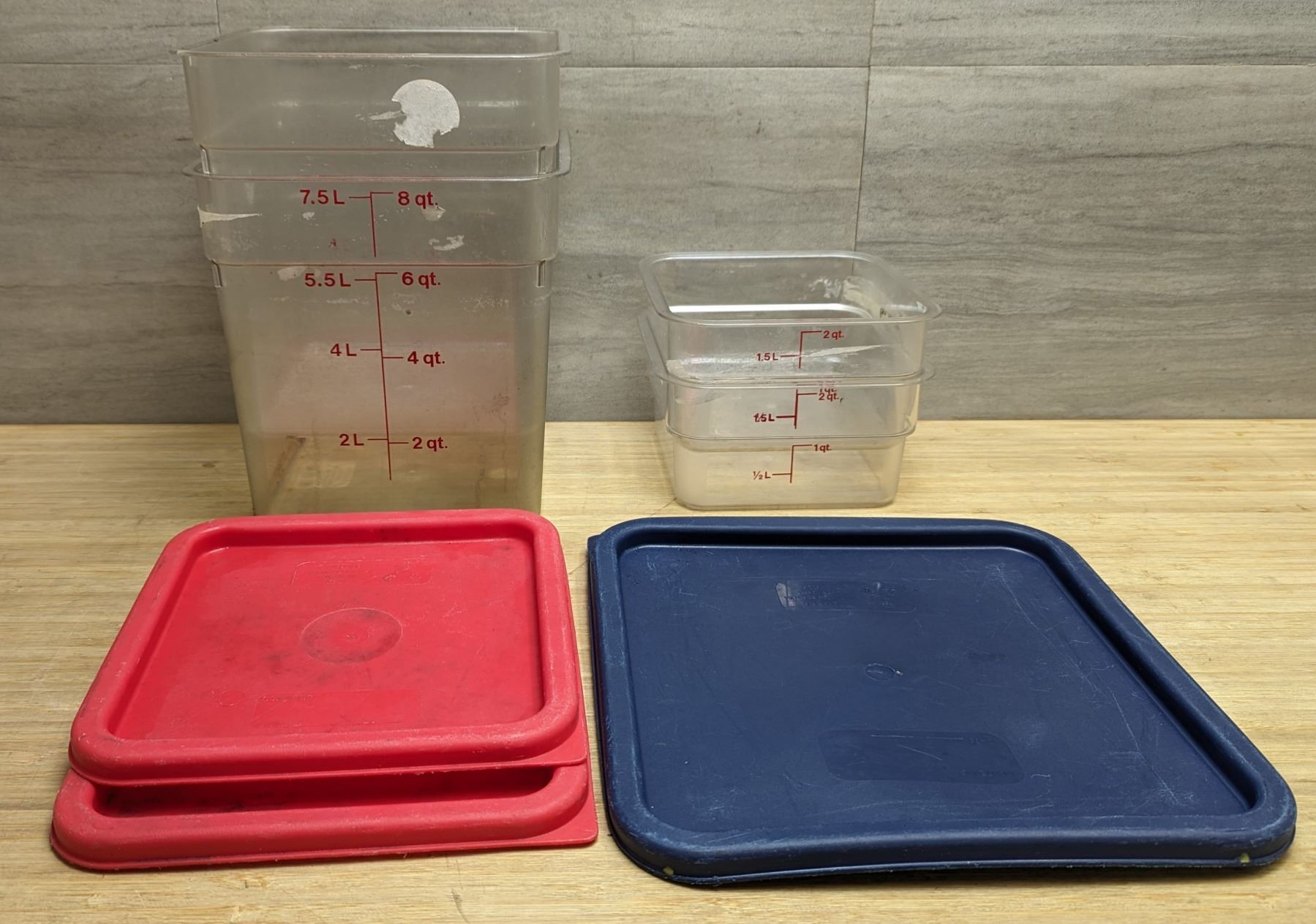 Assorted Food Containers & Lids - Lot of 7pcs